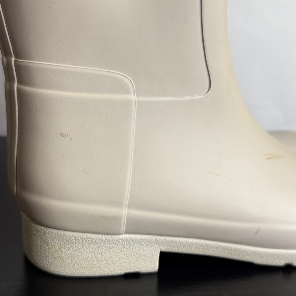 Hunter Women's Refined Short Waterproof Rain Boot in Beige Size 9 - Picture 8 of 13
